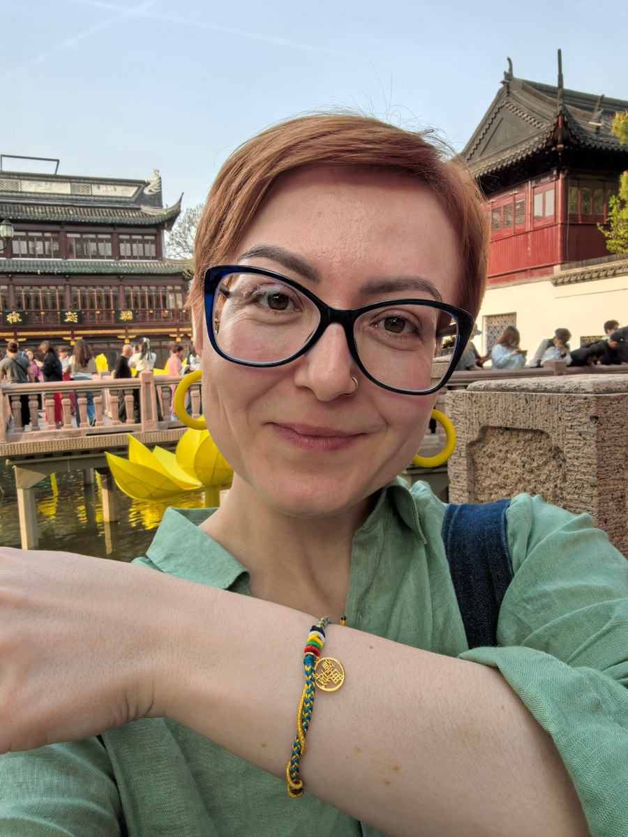 Браслет-талисман, который я купила в буддийском храме в Шанхае.