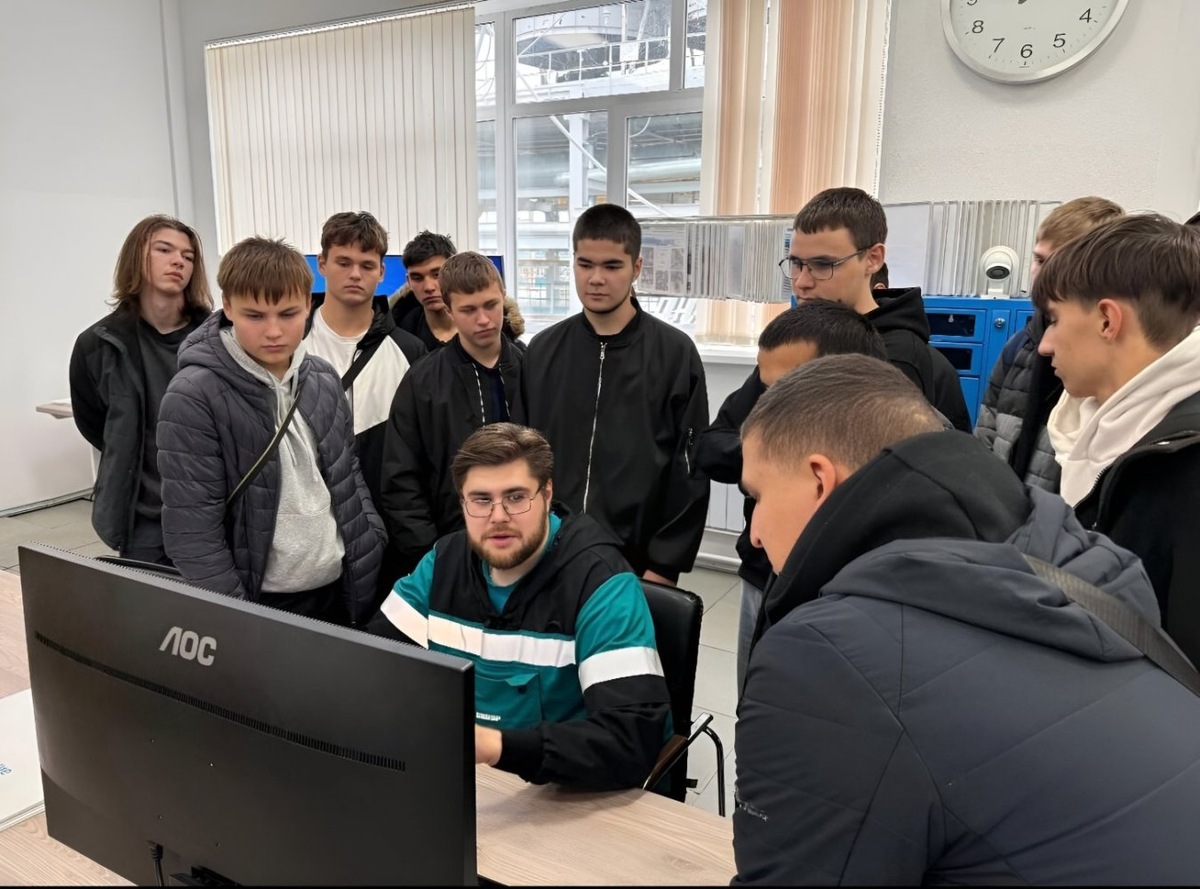    Промышленность большого масштаба: для молодежи Югры открыто современное производство