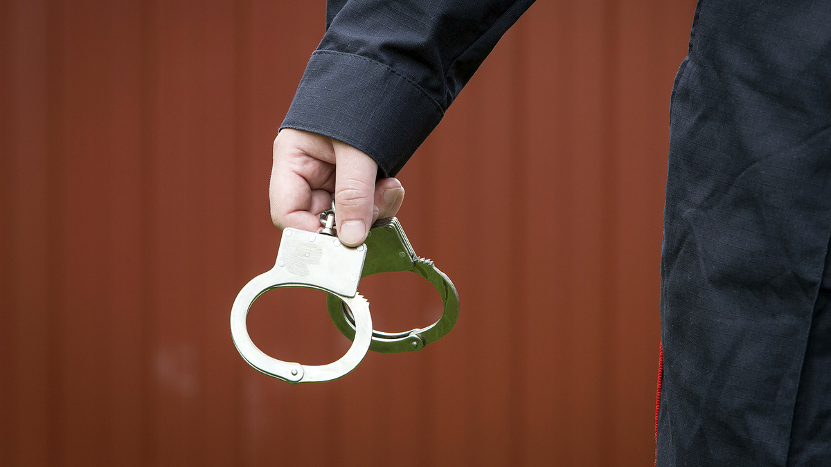    Полиция полиционер наручники ГЛП