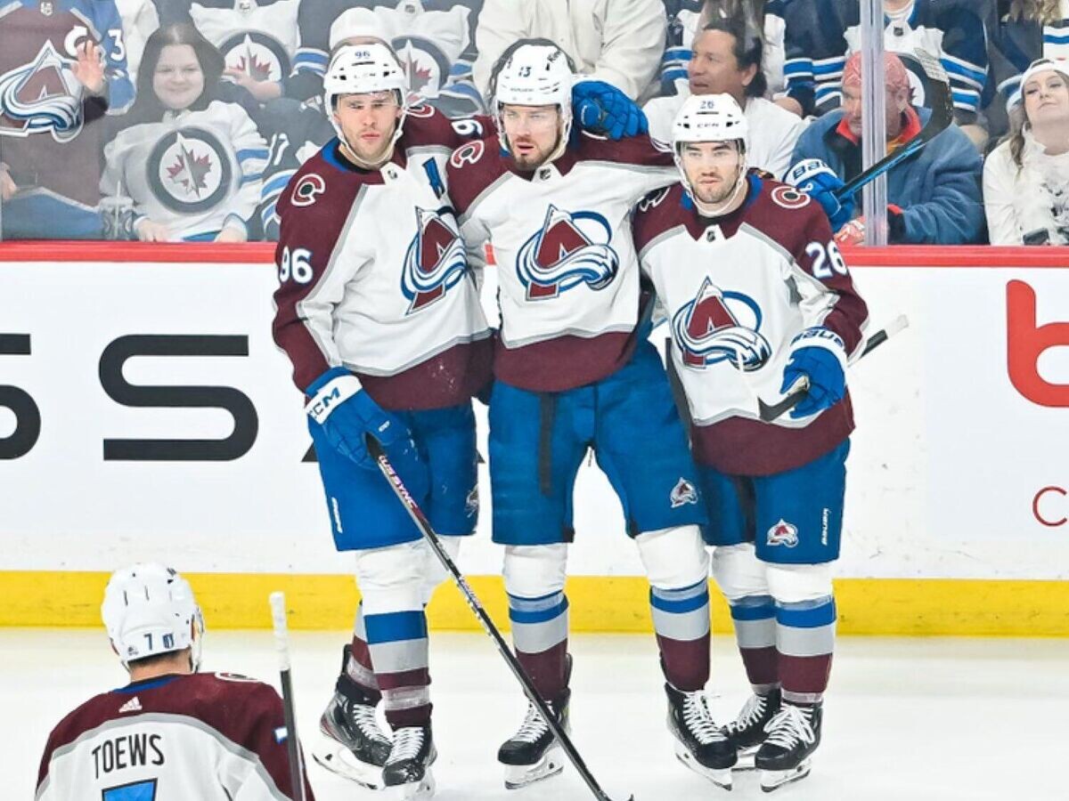    Хоккеист "Колорадо Эвеланш" Валерий Ничушкин празднует гол | © Фото : twitter.com/avalanche