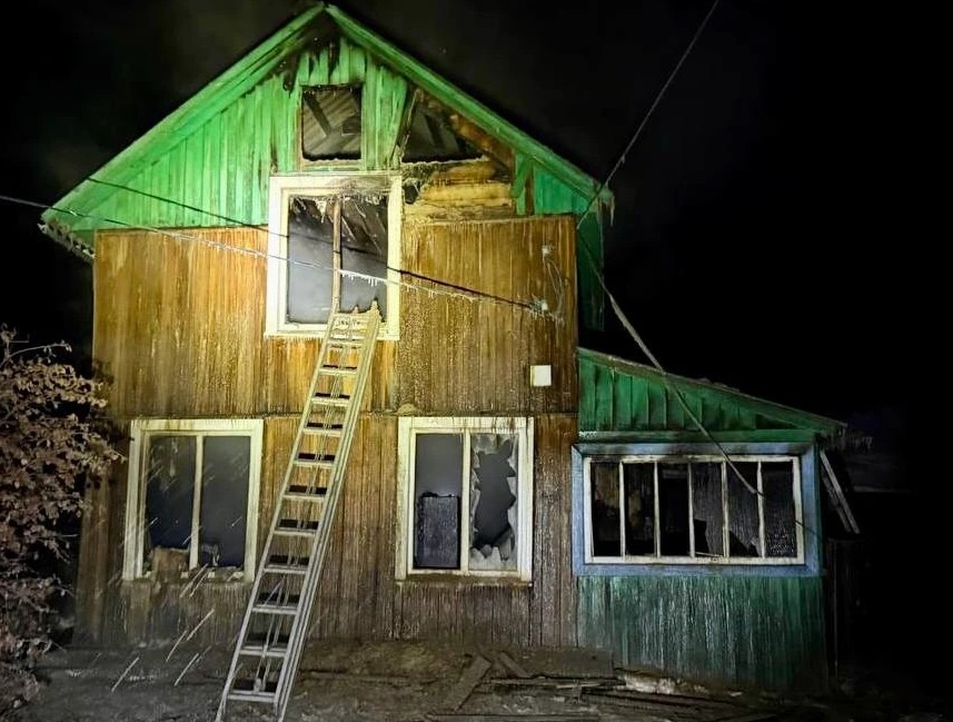    В Иркутской области мать обвиняется в гибели двух малолетних детей на пожаре