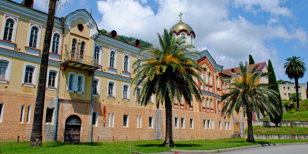 Новоафонский монастырь в Абхазии: жемчужина Черноморского побережья