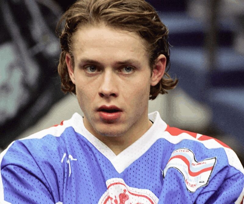    Павел Буре на пике своей спортивной карьеры, демонстрирующий невероятную скорость.