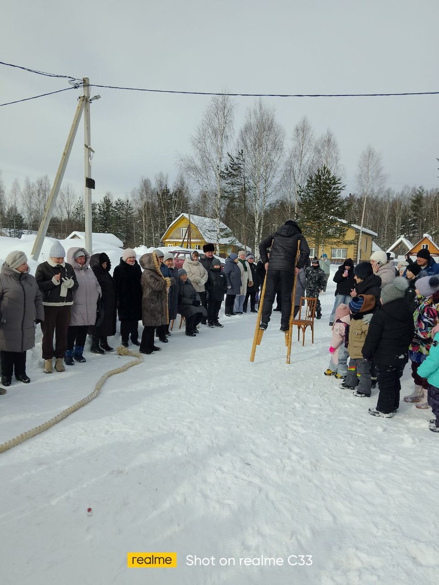 Конкурсы, ходули.