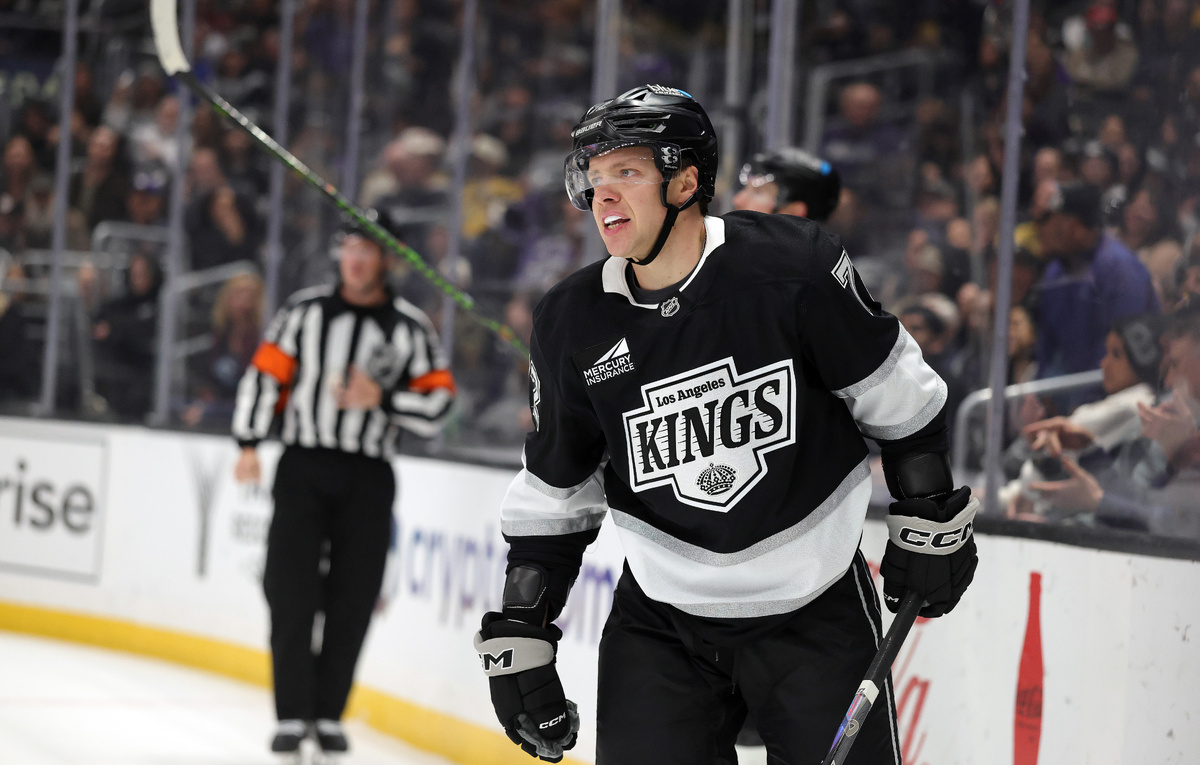    Нападающий "Лос-Анджелеса" Артемий Панарин  Ronald Martinez/Getty Images