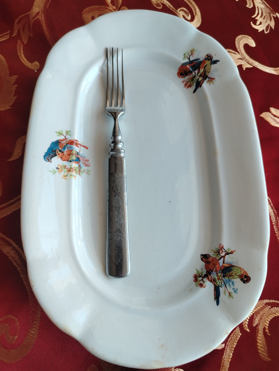 Вилка здесь для понимания размера.