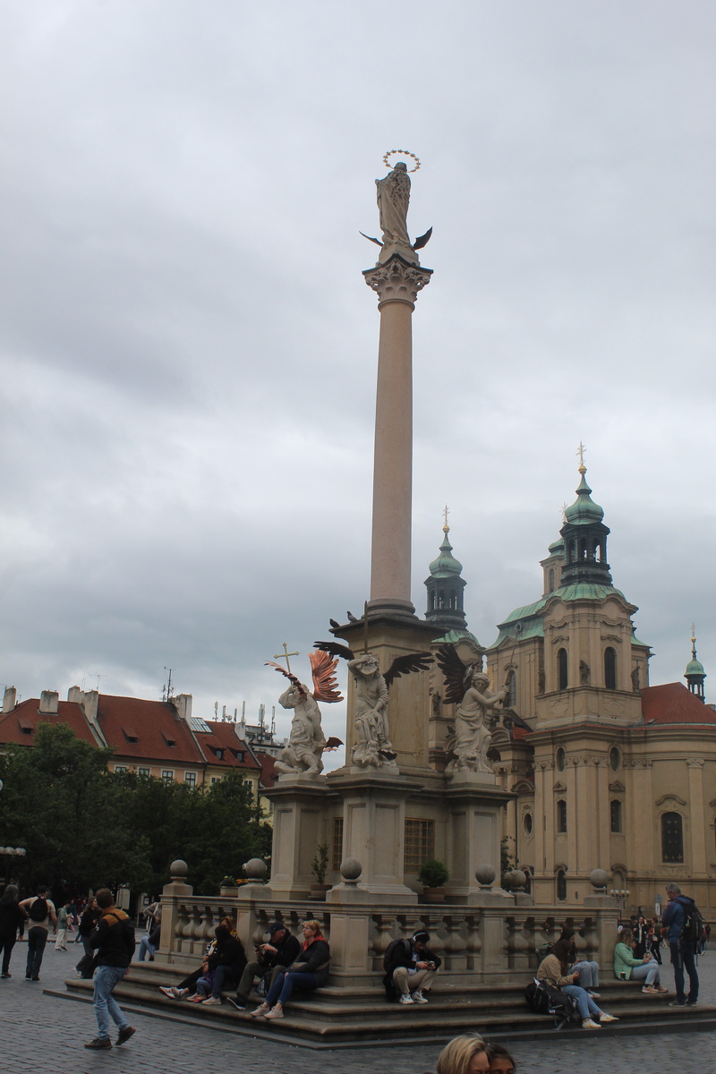 Колонна на Староместской площади и ее отдельные фрагменты (мои фото)