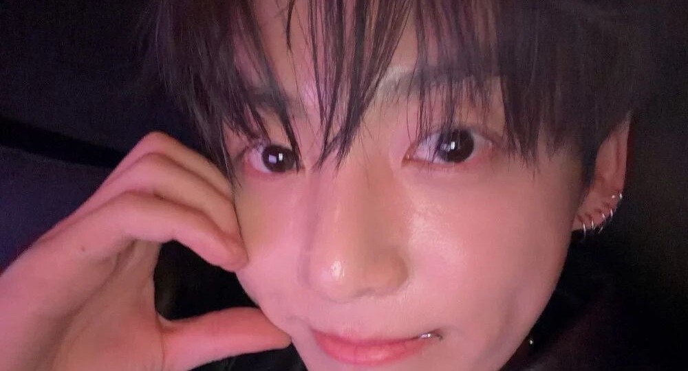 «Я просто хочу быть честным»: Чонгук из BTS откровенно рассказал о курении и стрессе в прямом эфире — запись быстро распространилась в сети и была удалена с Weverse