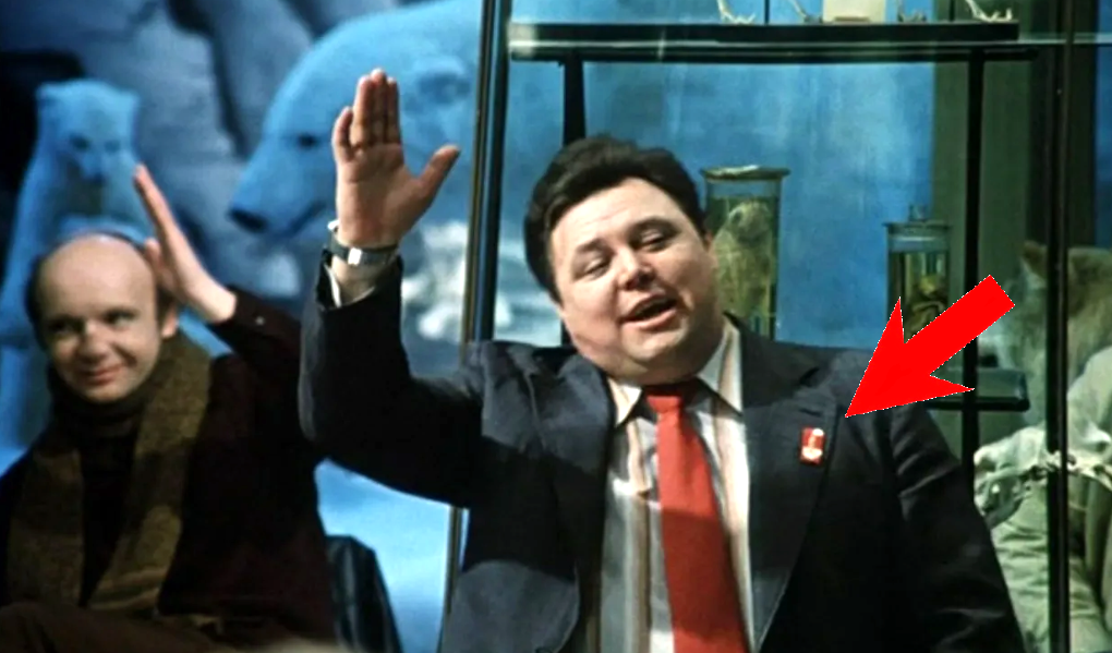 «Я, между прочим, занимаюсь выведением особого вида обезьян. Морозоустойчивых» кадр из комедии режиссера Эльдара Рязанова "Гараж"