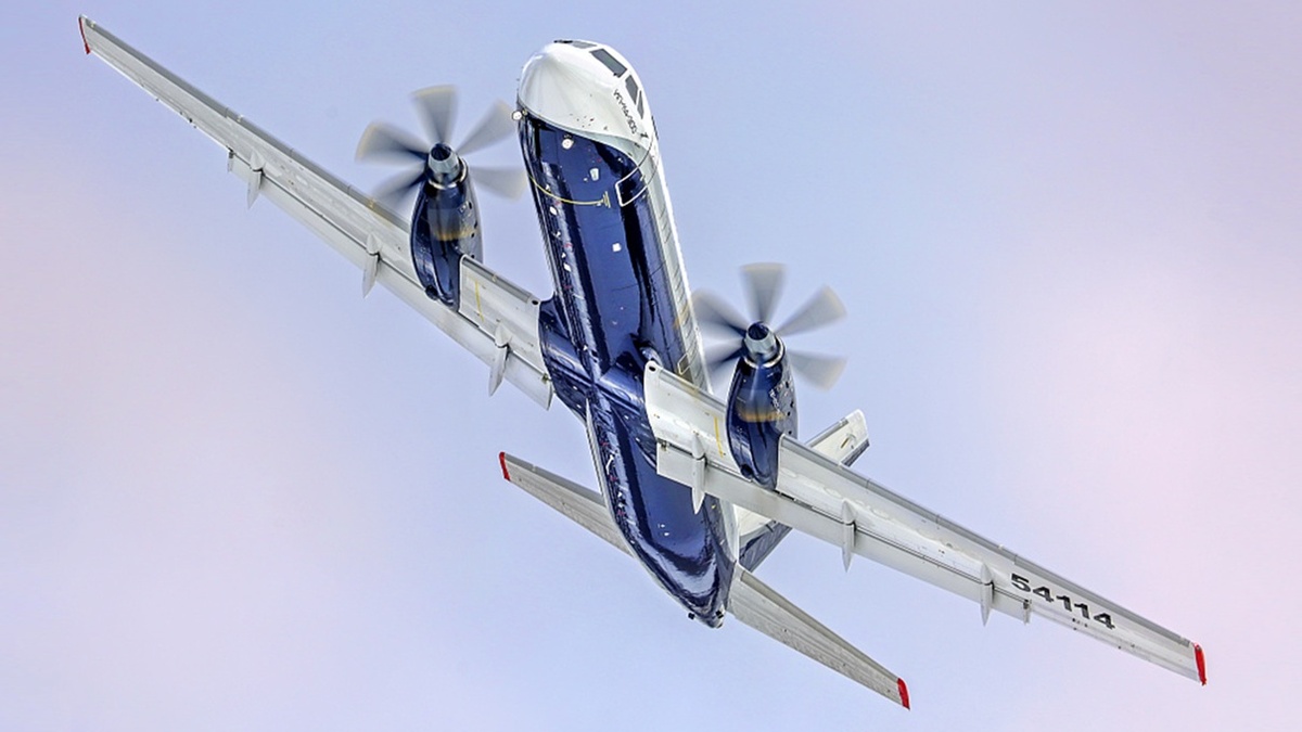 На фотографии: новый российский самолет Ил-114-300 – региональный пассажирский турбовинтовой. Технические характеристики. Источник фото: официальный сайт ОАК https://uacrussia.ru/upload/resize_cache/iblock/8b6/950_750_0/0k3wp4p51v8bqcdi065m72su8j9wjl7q.jpg