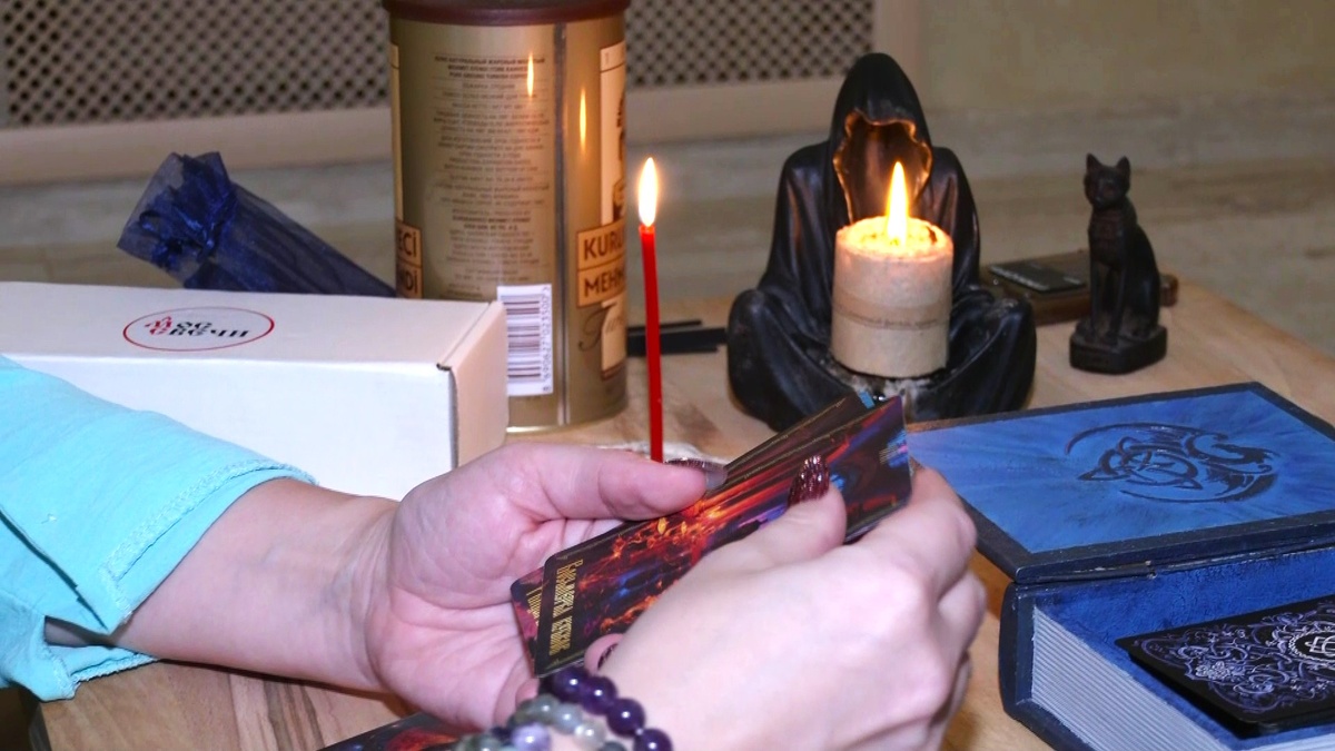    Жительницу Нягани обманули почти на миллион при попытке вернуть любовь