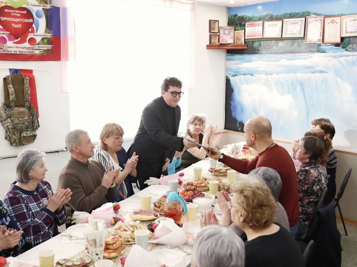     Илья Фалин как хозяин площадки отчитался Жоге о деятельности центра