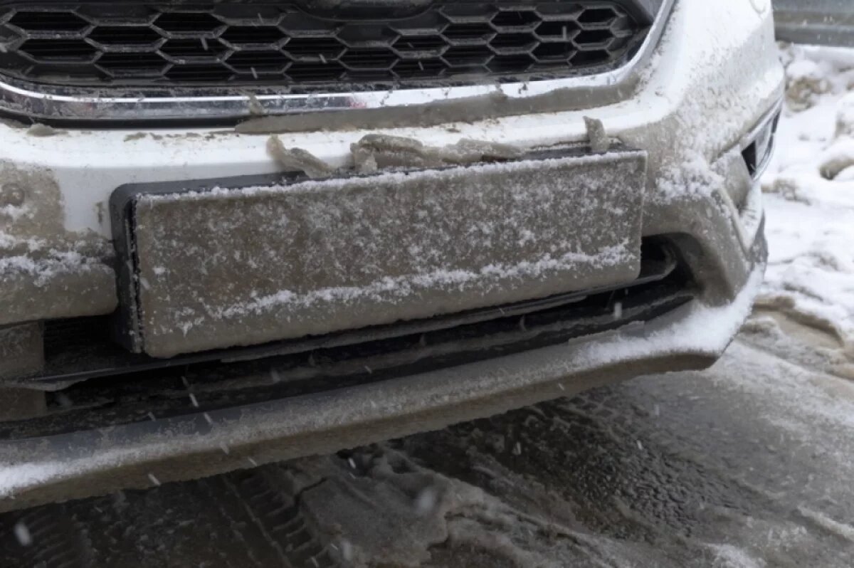    Закон устанавливает четкий критерий — расстояние в 20 метров. Если с этой дистанции невозможно различить хотя бы один символ, номер признается нечитаемым.