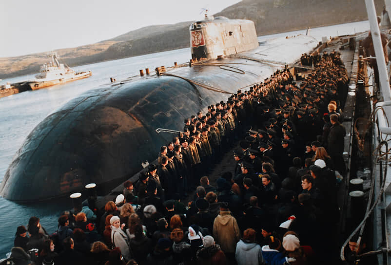 За год до трагедии атомная подлодка "Курск"