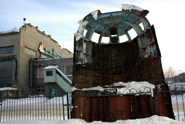 Рубка атомной подводной лодки «Курск» на территории завода «Ремстроймаш» в в Северной промышленной зоне Мурманска