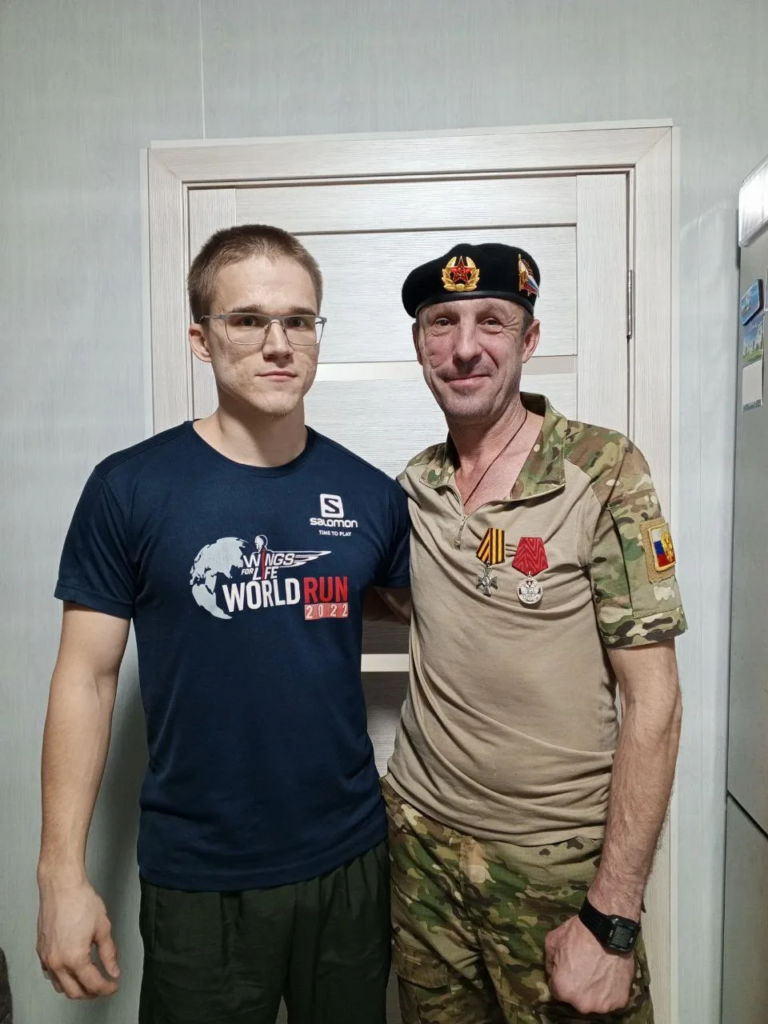    Валерий Кондратюк вместе с сыном Денисом во время прошлого отпуска домой. Евгения Мажитова