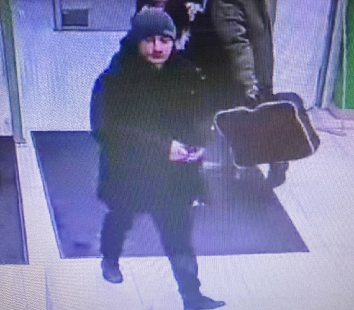 Фото: скрин с камеры видеонаблюдения предоставлен МУ МВД России «Нижнетагильское»  📷
