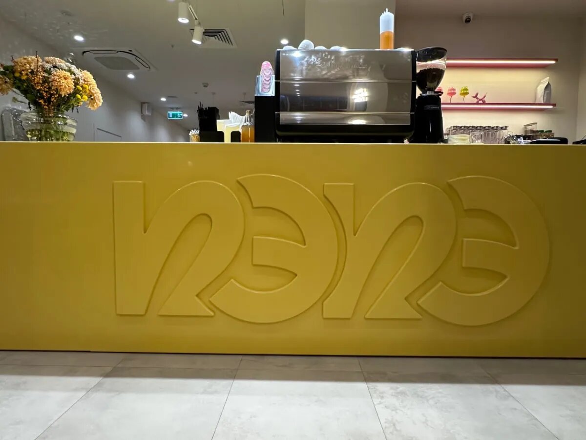 Барная стойка и мебель
кафе ПэПэ в Афимолл