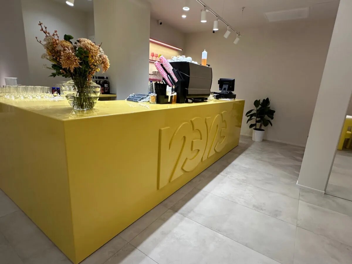 Барная стойка и мебель
кафе ПэПэ в Афимолл