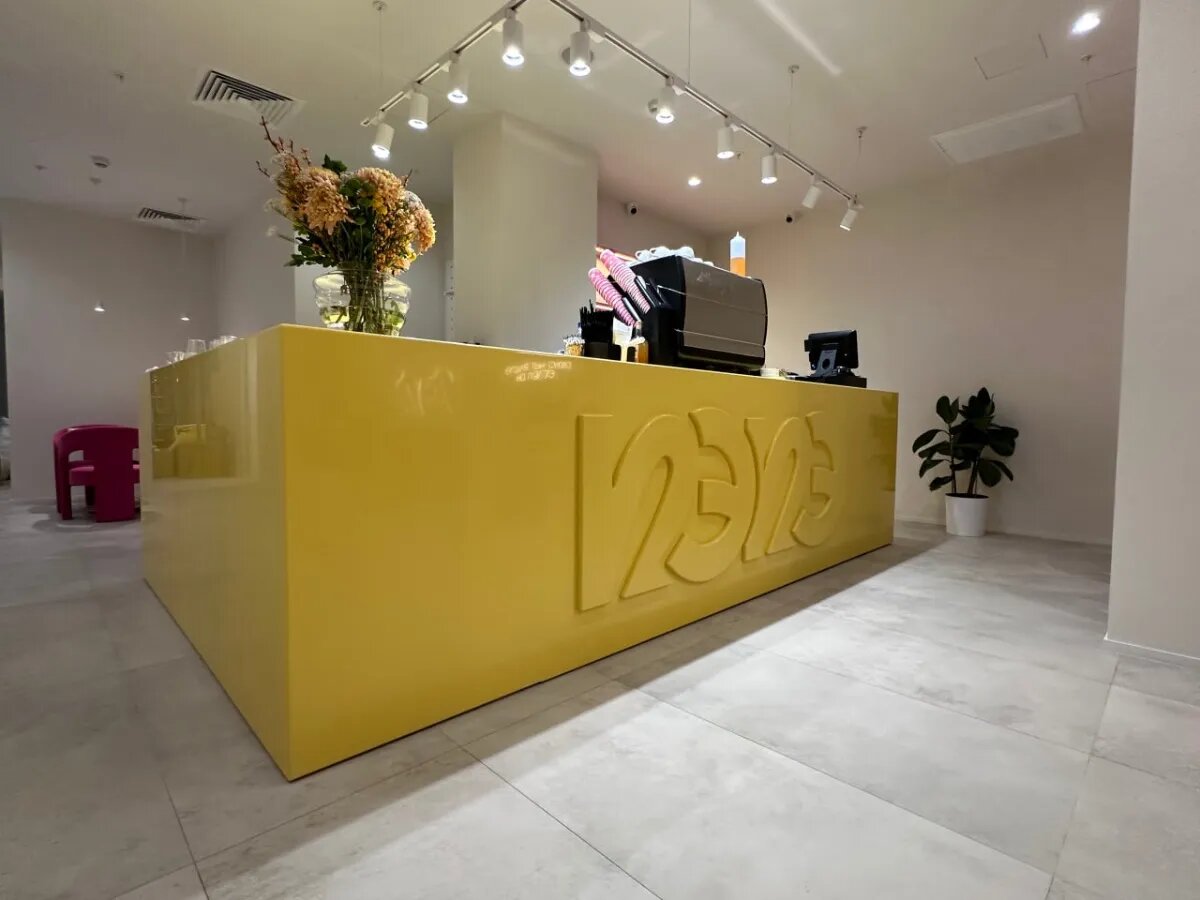 Барная стойка и мебель
кафе ПэПэ в Афимолл