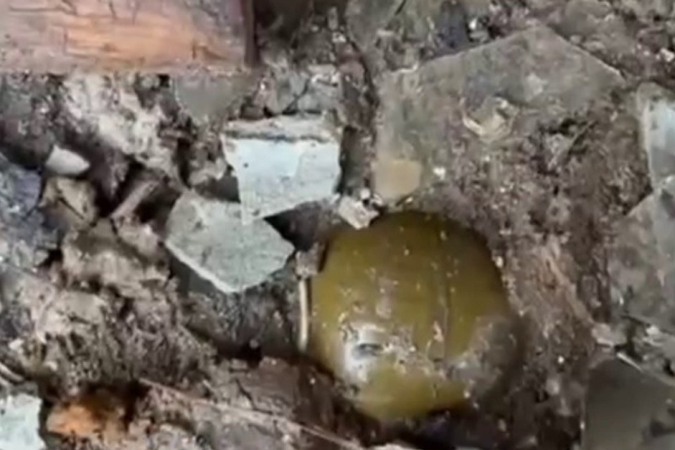    В Мариуполе строители нашли взрывоопасный предмет на восстанавливаемом объекте. Фото: «РКС-НР»