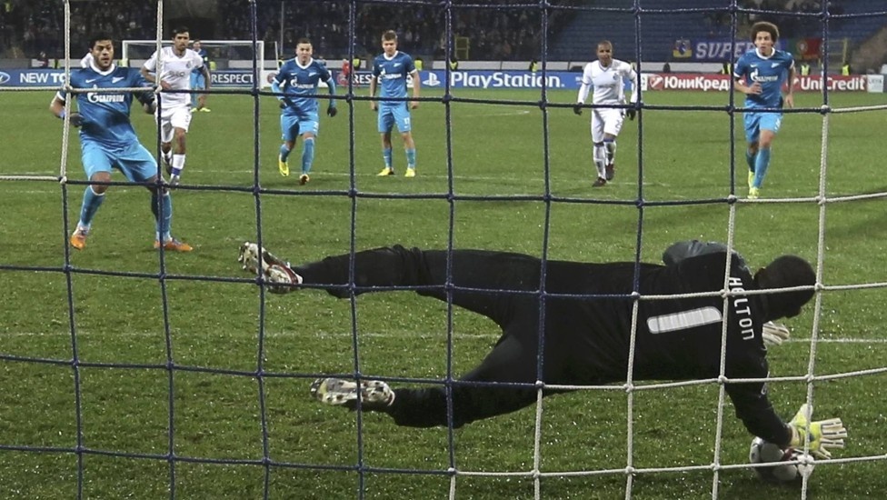     Тот самый пенальти в исполнении Халка в матче «Зенита» и «Порту» в 2013-м / Фото: Globo