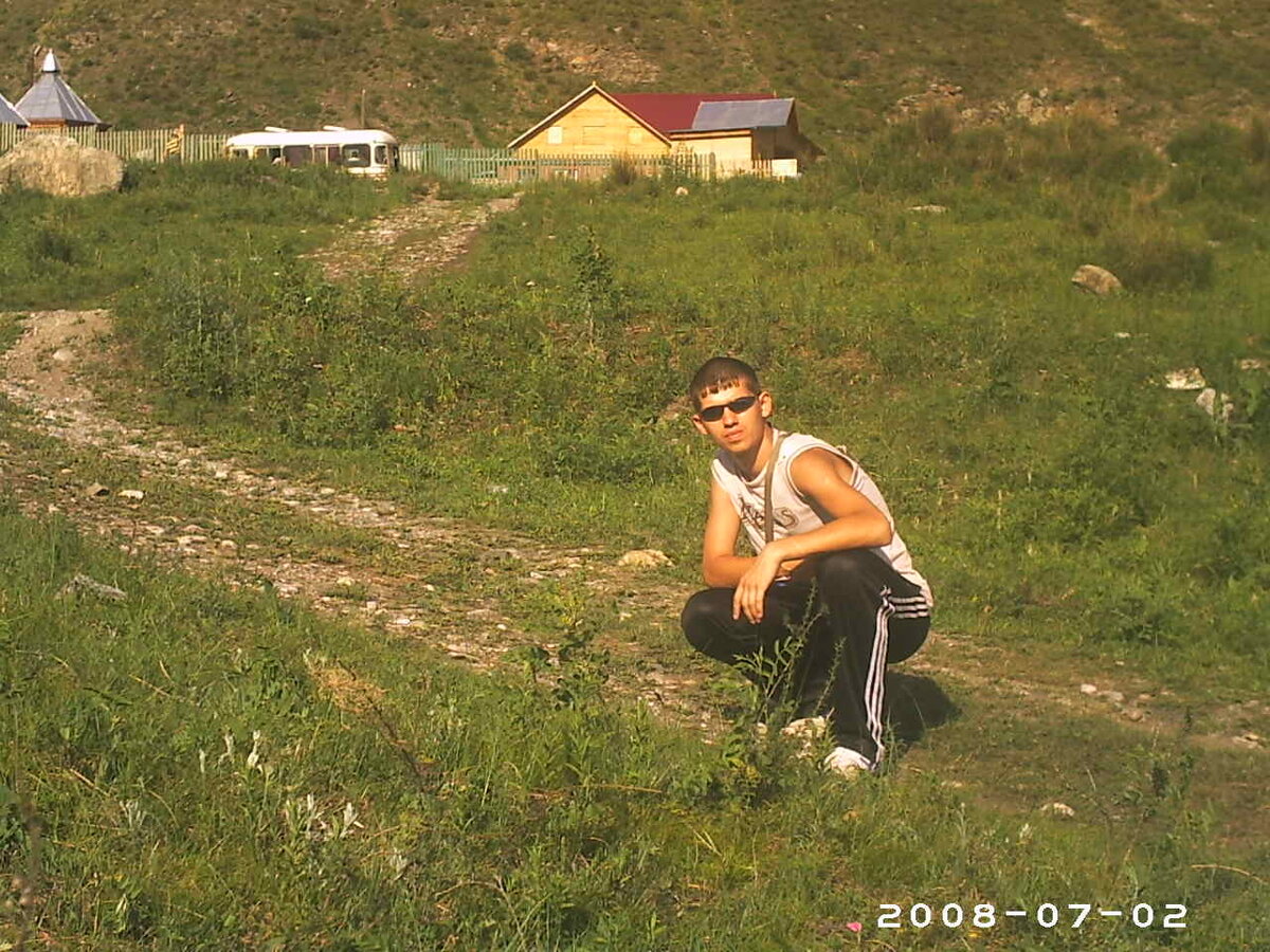 2008 год Алтай. Чемал. Приёмная Мама возила нас в лагерь.