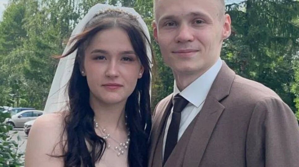 Сестра вышла замуж за моего бывшего. Они назвали дочь в честь меня — теперь не знаю,что с этим делать