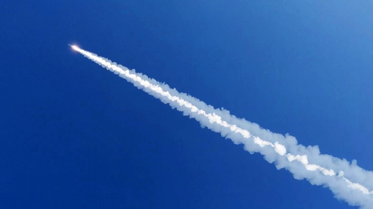    Снаряд выпущенный "Искандер" по объектам военной инфраструктуры ВСУ РИА