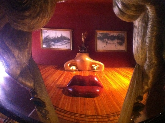 Комната Мэй Уэст - целая иллюзия! 