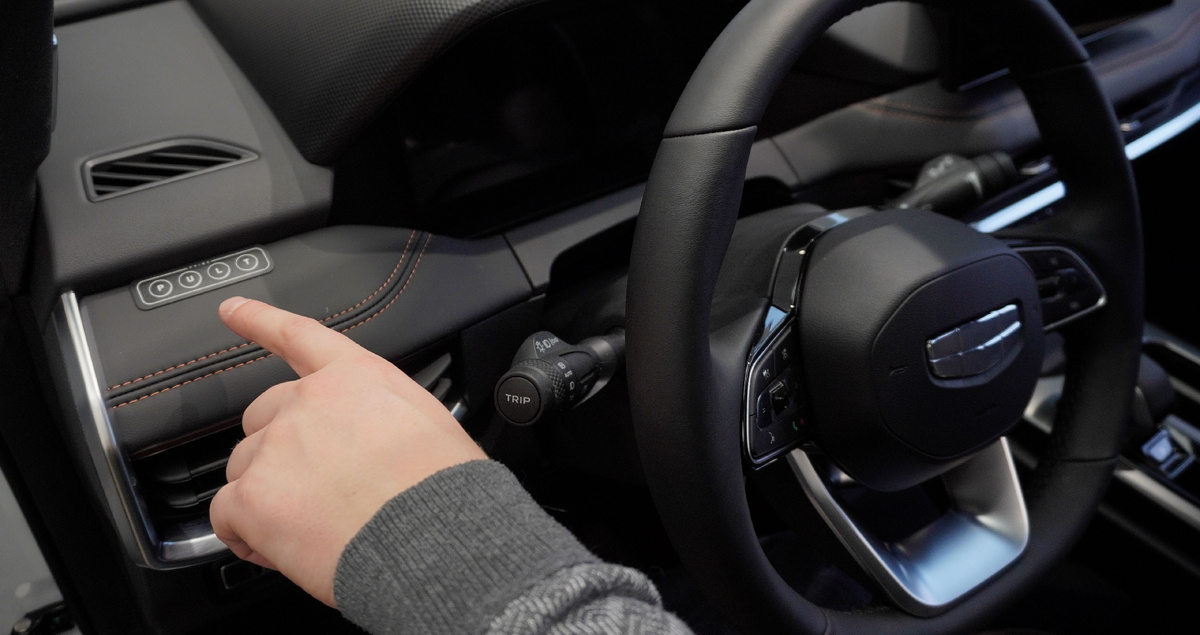 ПРАЙМ ПУЛЬТ АВТО на приборной панели автомобиля