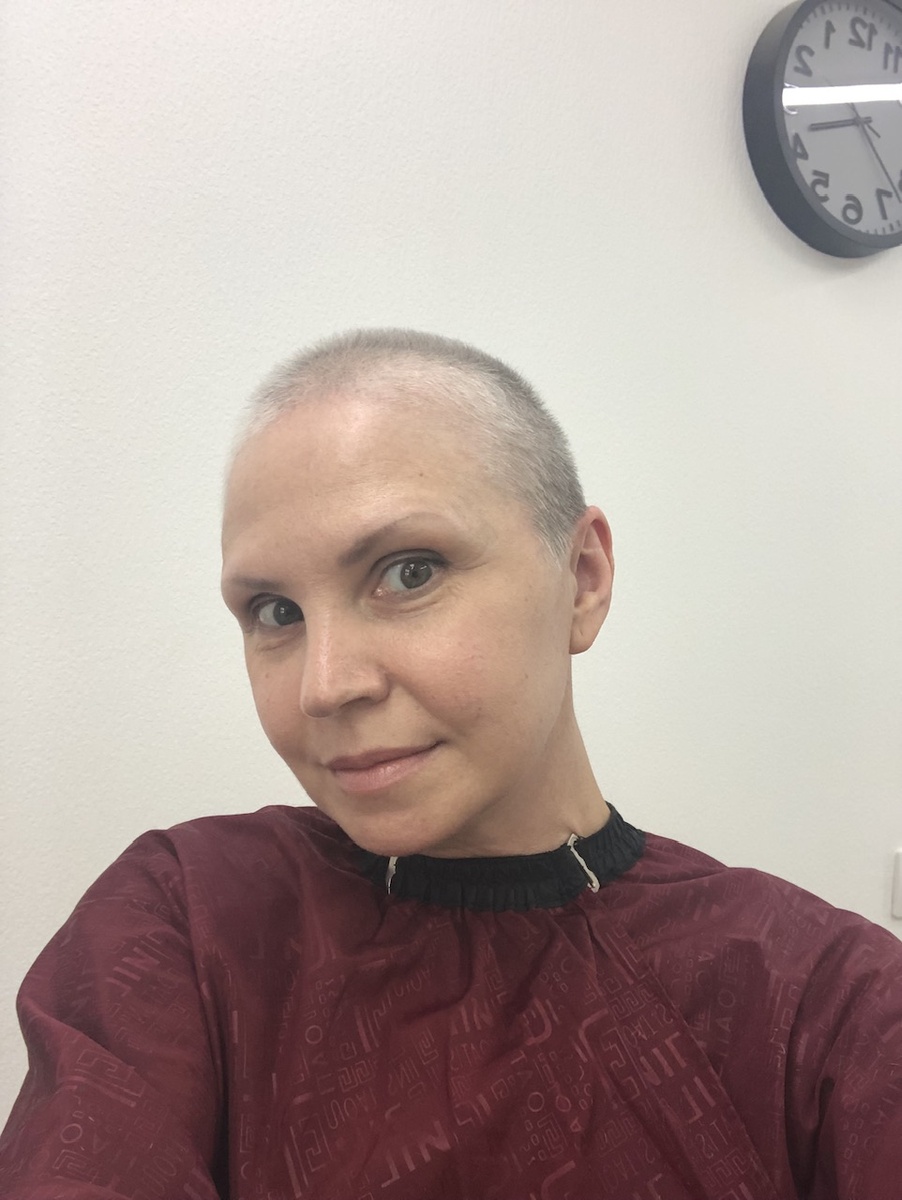 Волосы начали отрастать пучками, побрила под насадку , чтоб было ровненько) как вам причёска?))