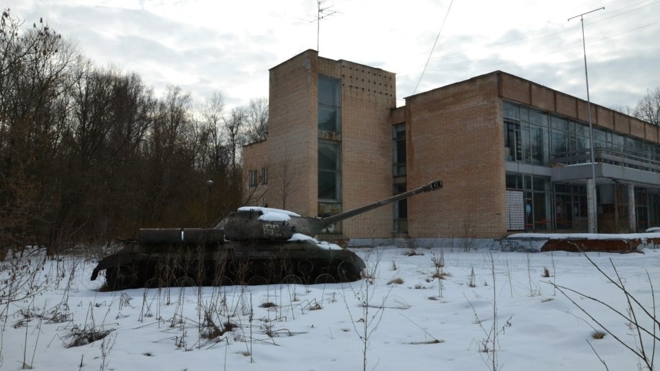 Заброшенное детство: 10 самых атмосферных лагерей, ставших полигоном и пустырём