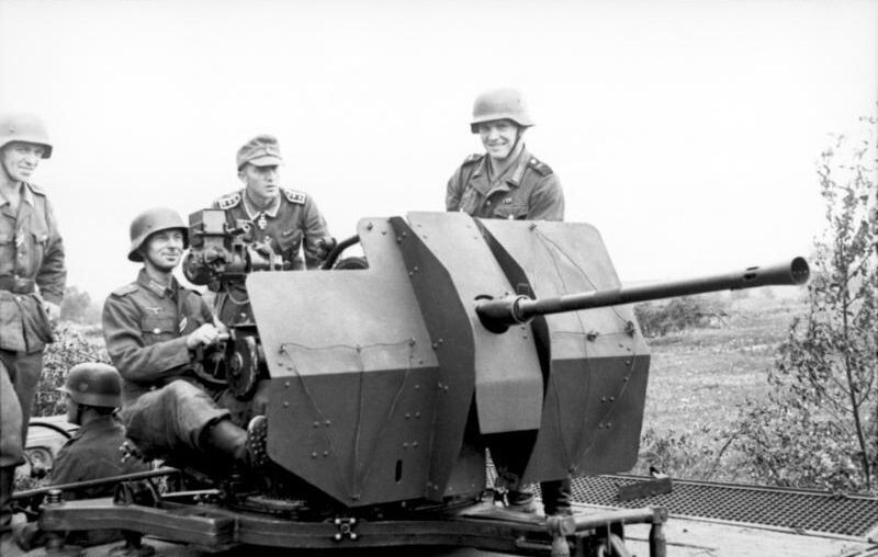 2 cm FlaK 38 уже в период Второй мировой. Но создана была в 1930-м в Швейцарии. 