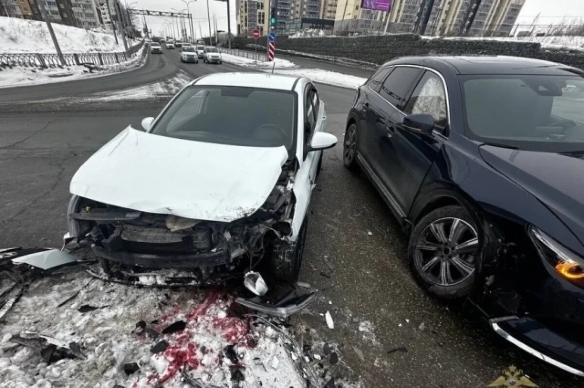   Водитель Hyundai в Тольятти вылетел на «красный» и покалечил женщину