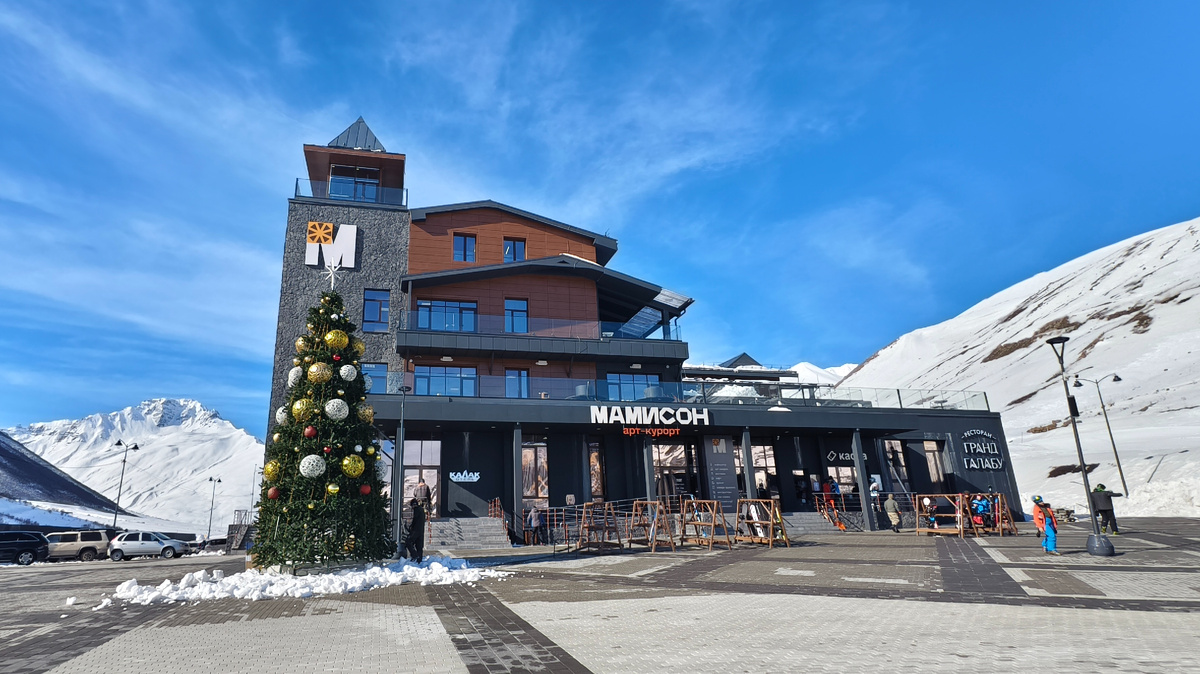 Главное здание курорта