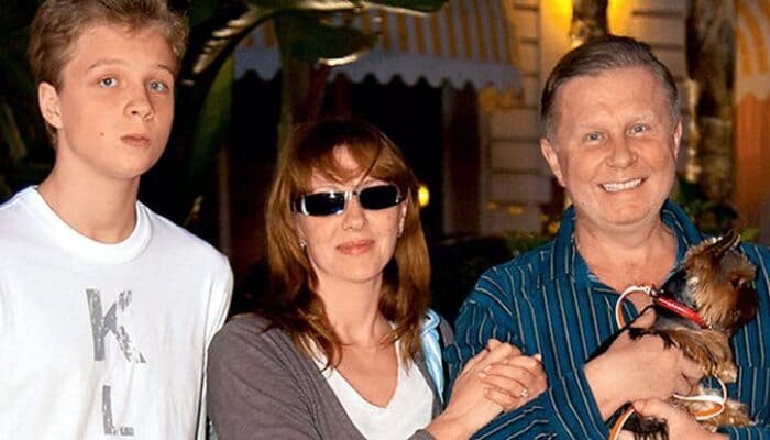 С мужем и сыном, когда Денис еще не увлекался тату