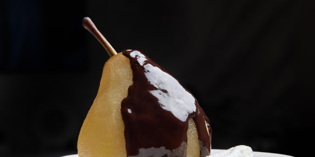 Раз, два, три — и изысканный десерт уже у вас на кухне. Готовим груши Бель Элен!