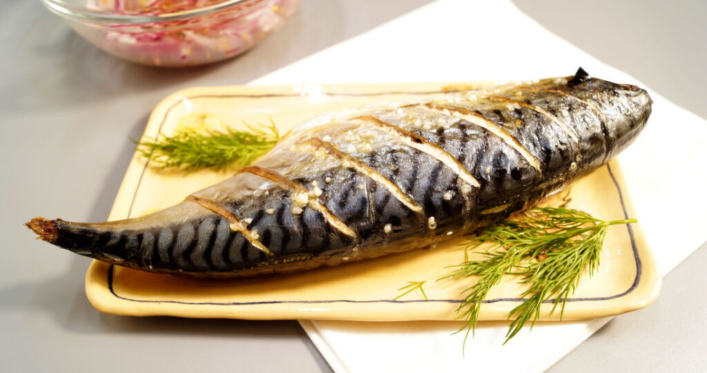 СКУМБРИЯ. Скумбрия в духовке. Самый простой и быстрый рецепт! Только рыба и соль