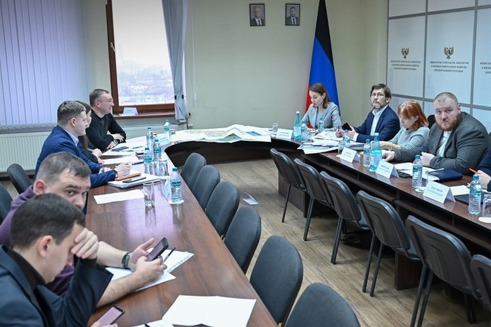    Минстрой ДНР и ЕИПП РФ обсудили план работы на 2027 год. Фото: ЕИПП РФ