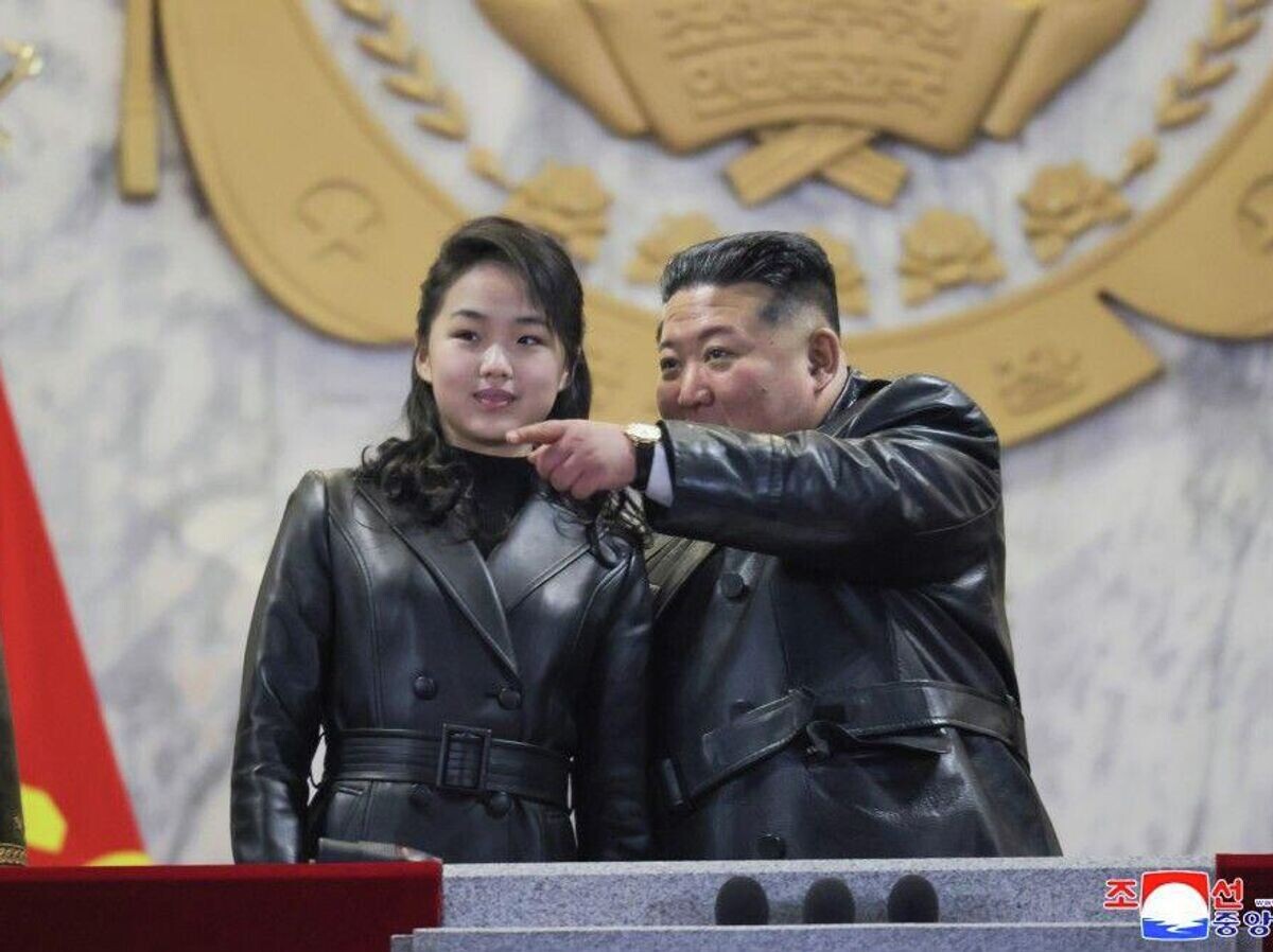    Лидер Северной Кореи Ким Чен Ын на военном параде в честь девятого съезда Трудовой партии Кореи в Пхеньяне | © Фото : ЦТАК