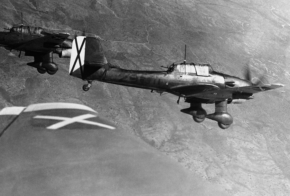 Junkers Ju 87 легиона «Кондор» над Мадридом. Гражданская война в Испании, 1938 год.