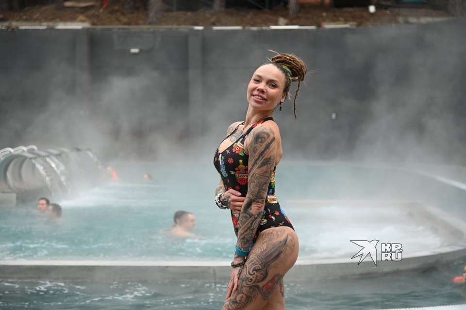    Часто Света Ананас устраивает тематические фотосессии, демонстрируя красивую фигуру Ольга ЮШКОВА