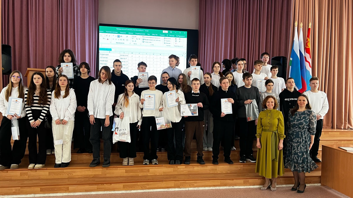    В Каменске-Уральском школьники сыграли в «ПолитикУМ» и изучили выборы