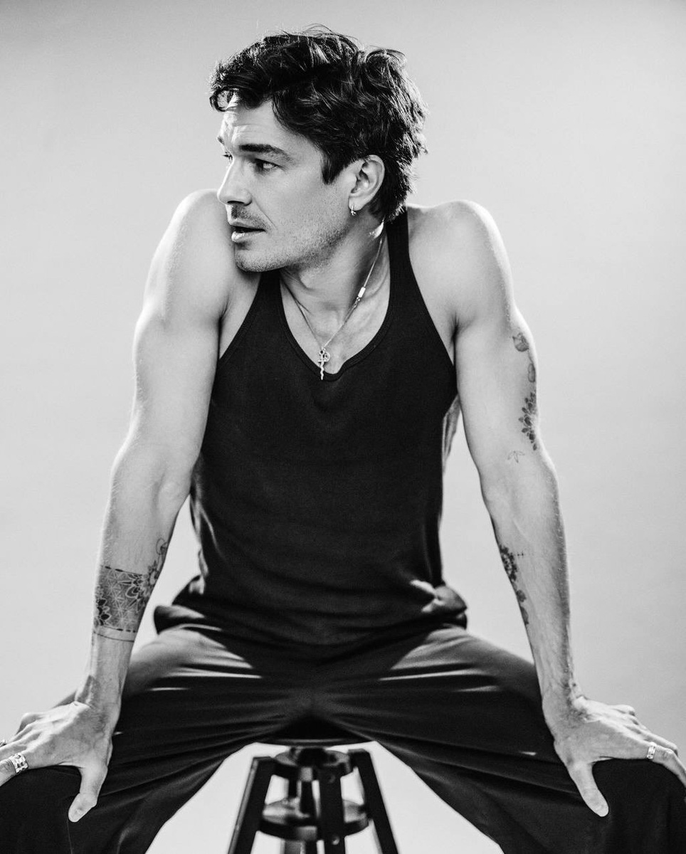    Максим Матвеев признался, что любит носить аксессуарыСоцсети Максима Матвеева