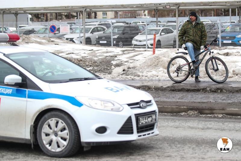    Автомобиль полиции