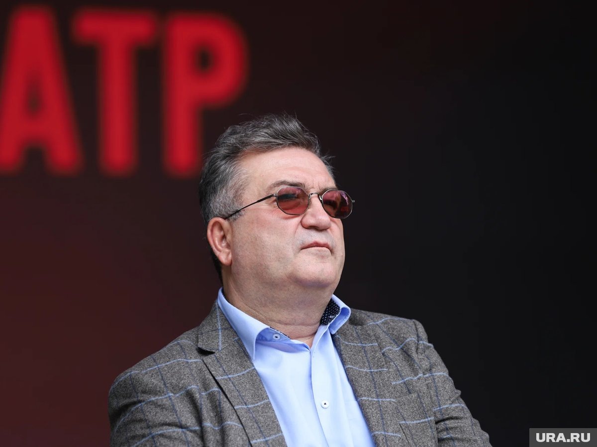     Рустем Хасанов работает в Свердловской филармонии с 2005 года