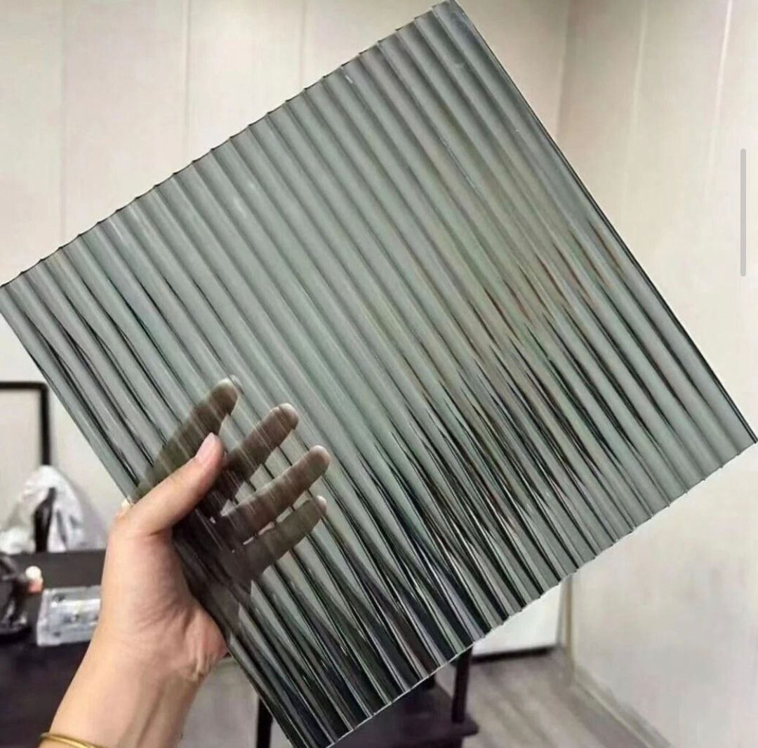 Образец тонированного серого рифленого стекла