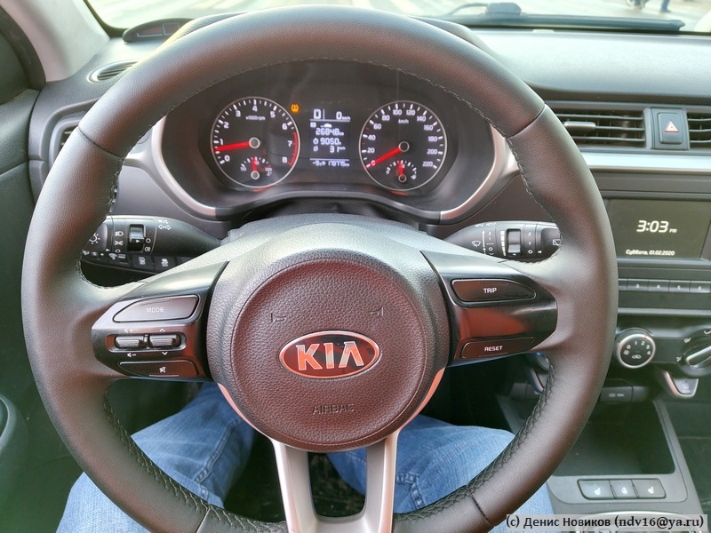 На большинстве КИА Рио в казанском каршеринге перешиты рули (слабое место у многих "корейцев"), а также установлены чехлы на сиденьях