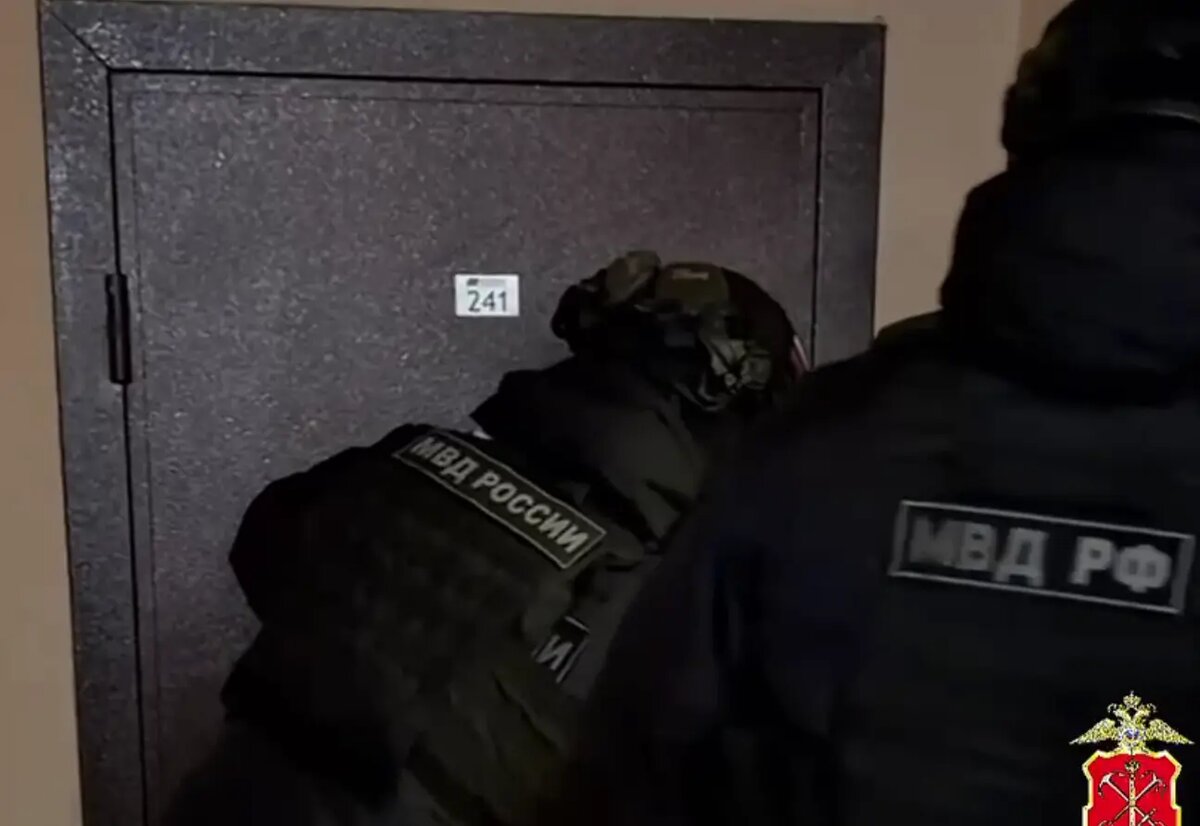    Фото: стоп-кадр видео от пресс-службы ГУ МВД России по Петербургу и Ленобласти